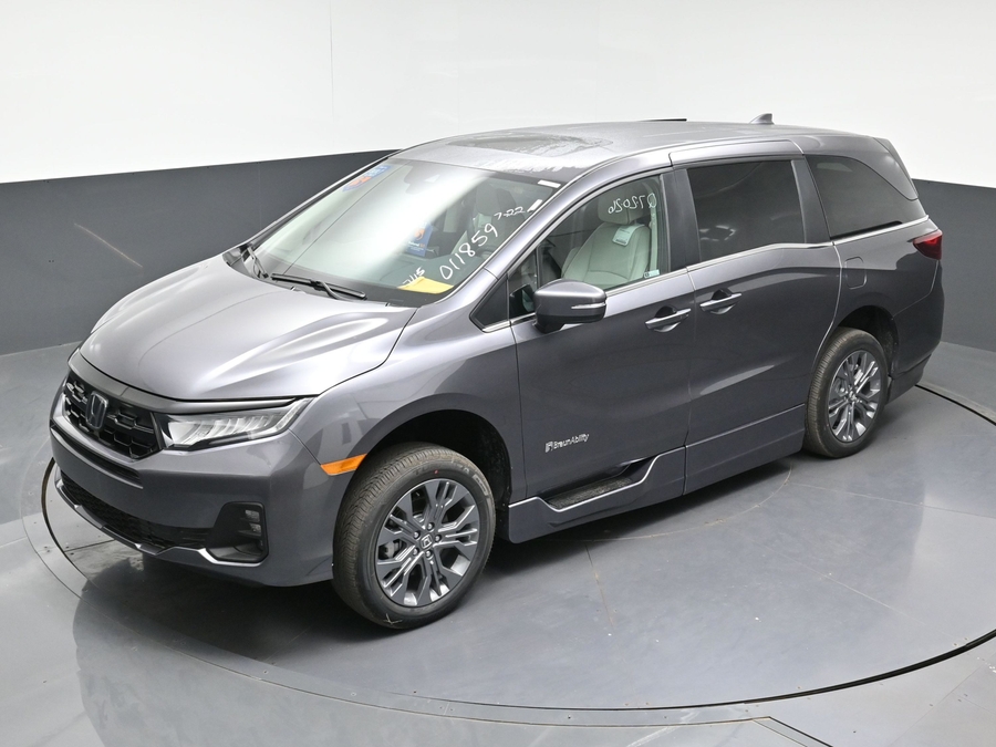 New 2026 Honda Odyssey Touring - BraunAbility Side Entry In Floor Automatic Ramp