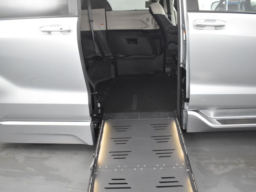 New 2025 Toyota Sienna Hybrid Platinum - BraunAbility Side Entry Entry Fold Out Automatic Ramp