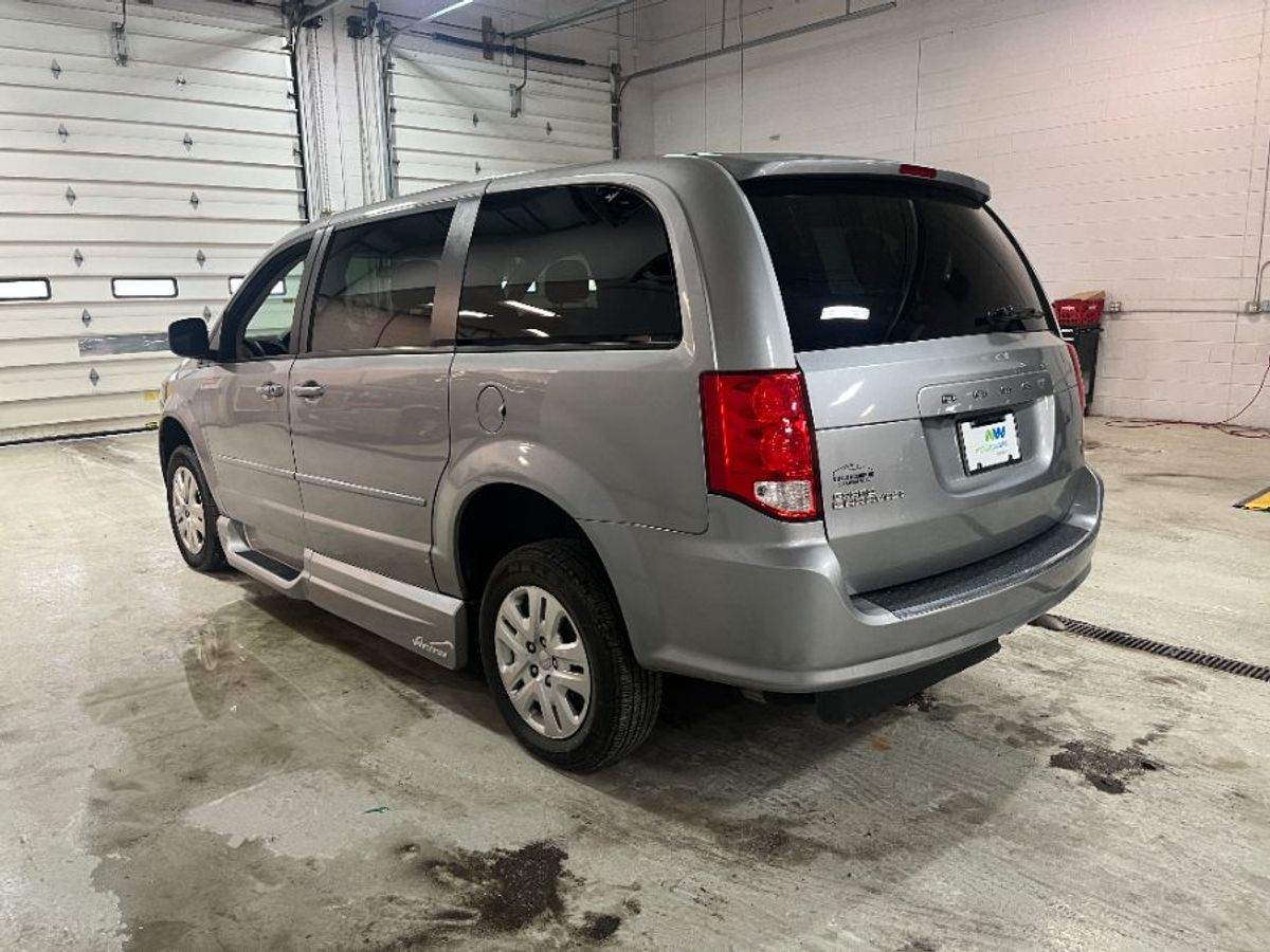 Silver Dodge Grand Caravan image number 6