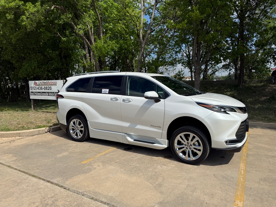 Used 2024 Toyota Sienna Hybrid Platinum - BraunAbility Side Entry Entry Fold Out Automatic Ramp