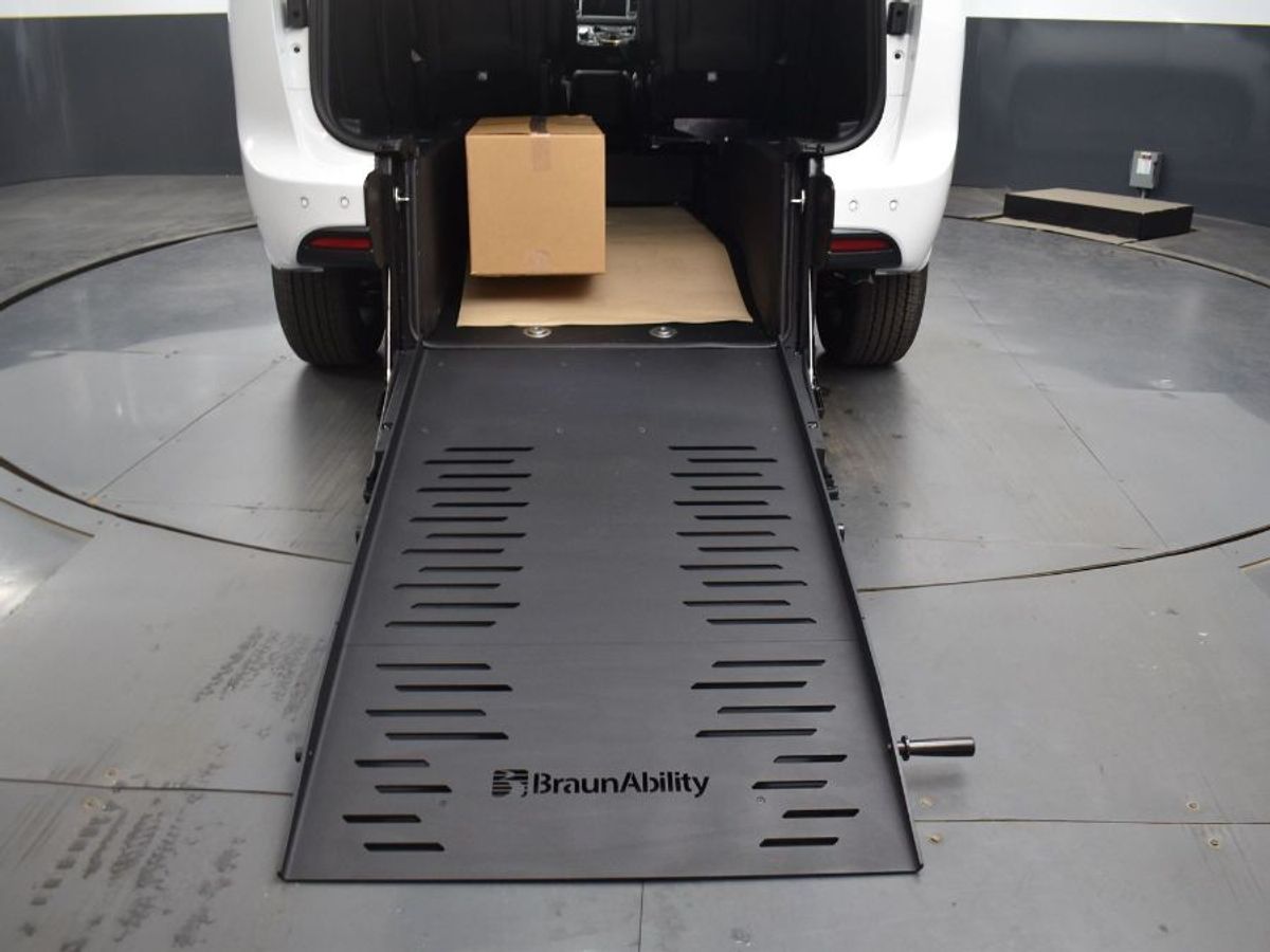 2025 CHRYSLER VOYAGER - Image 9