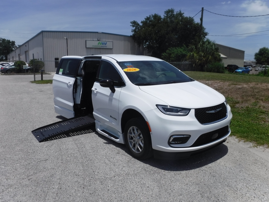 White Chrysler Pacifica image number 1
