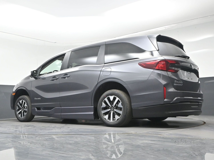 Grey Honda Odyssey image number 19