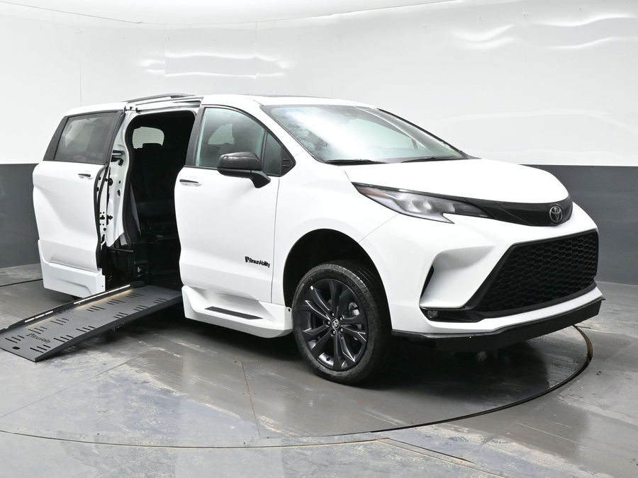 New 2026 Toyota Sienna Hybrid XSE Sport - BraunAbility Side Entry Entry Fold Out Automatic Ramp