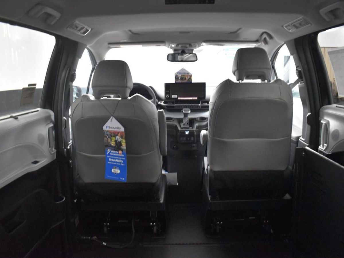 2025 TOYOTA SIENNA - Image 15