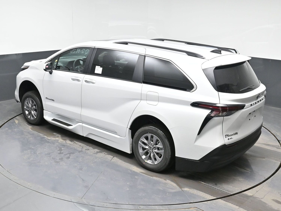 New 2026 Toyota Sienna Hybrid XLE Add - BraunAbility Side Entry Entry In Floor Automatic Ramp