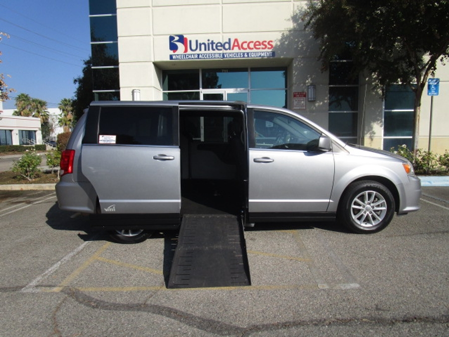 Used 2019 Dodge Grand Caravan SXT - VMI Side Entry Entry Fold Out Automatic Ramp