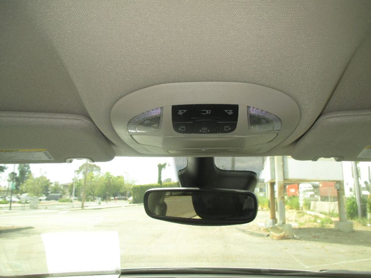 Silver Chrysler Voyager image number 11