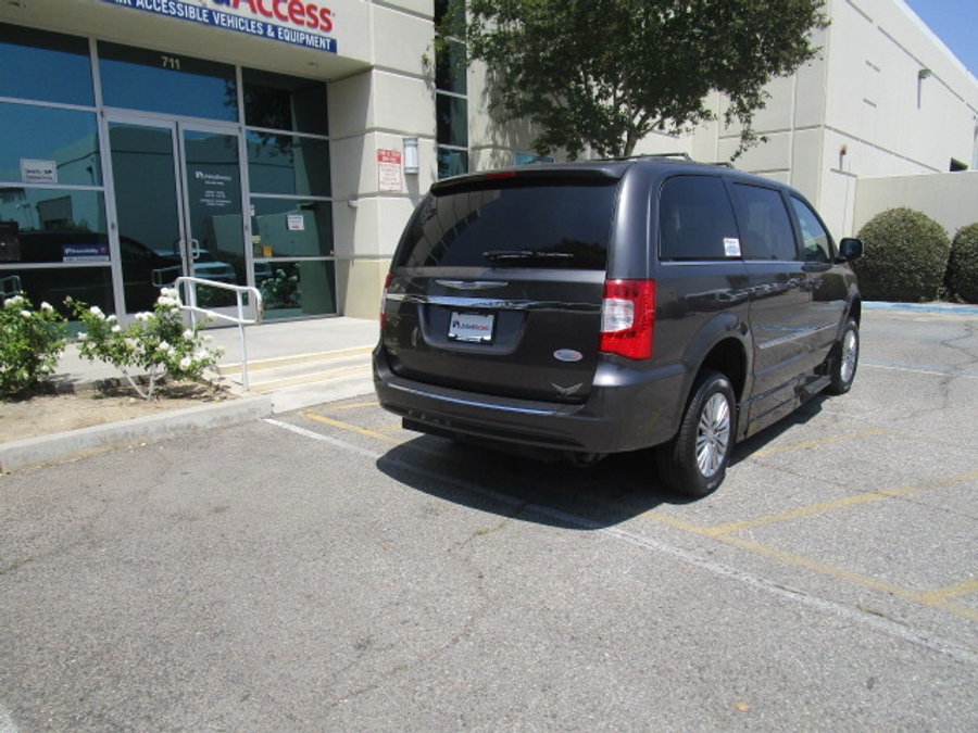 Used 2015 Chrysler Town and Country Touring-L - El Dorado Side Entry Entry Fold Out Automatic Ramp