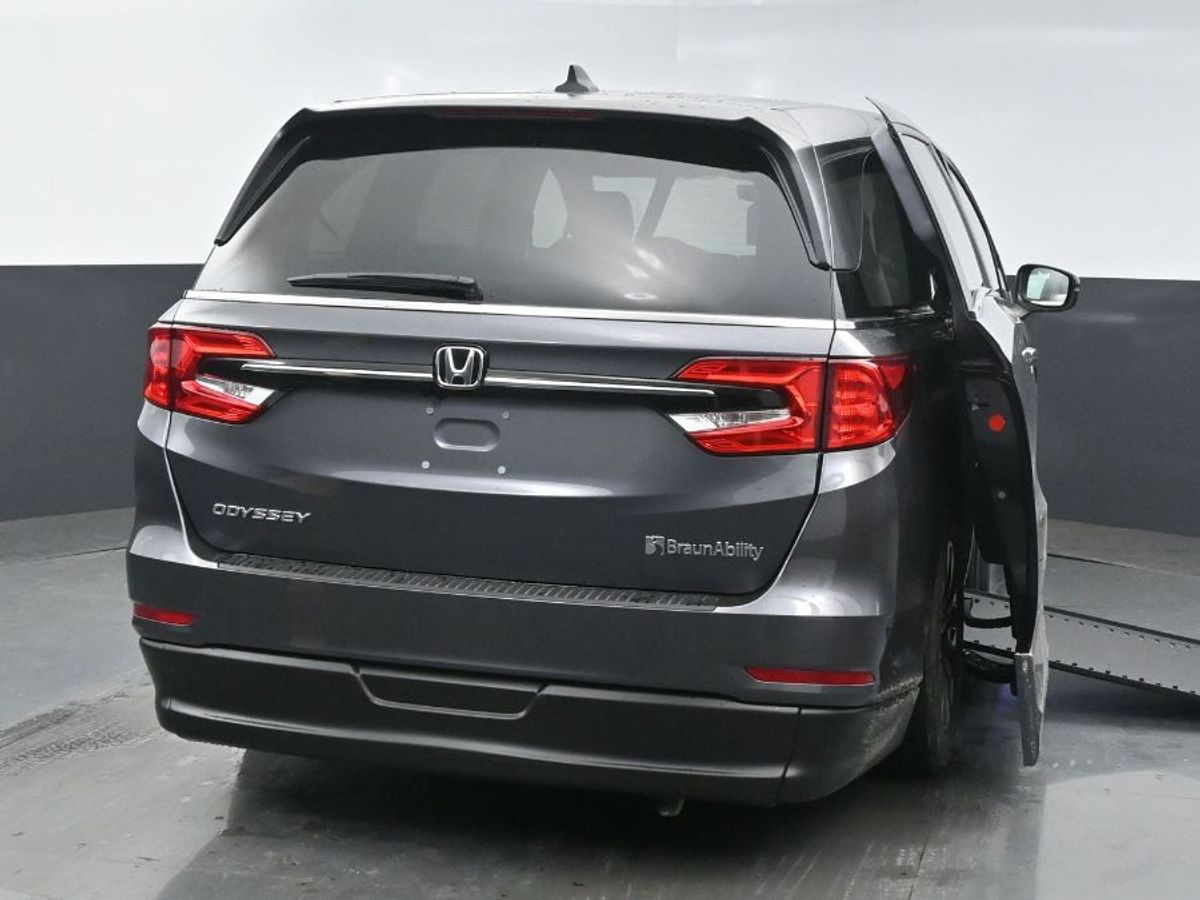 Grey Honda Odyssey image number 22