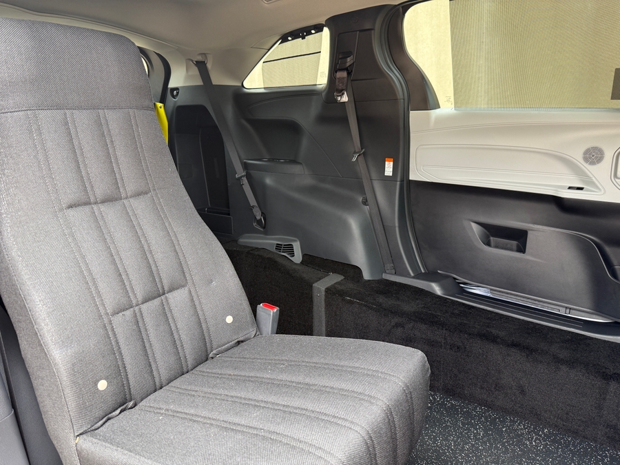 New 2026 Toyota Sienna Hybrid LE - Vantage Mobility Commercial Rear Entry Entry Fold Out Manual Ramp