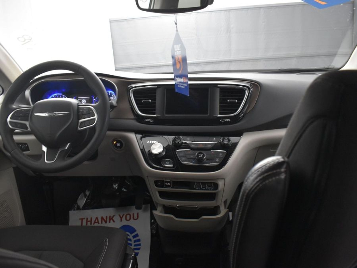 2023 CHRYSLER VOYAGER - Image 13