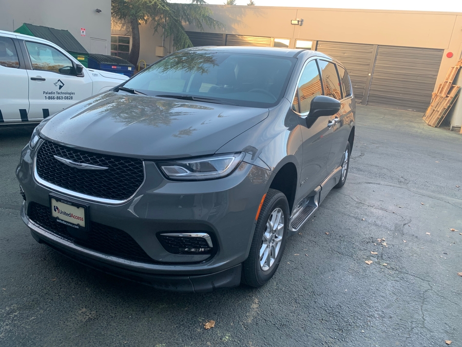 Used 2023 Chrysler Pacifica Touring L Safety - BraunAbility Side Entry In Floor Automatic Ramp