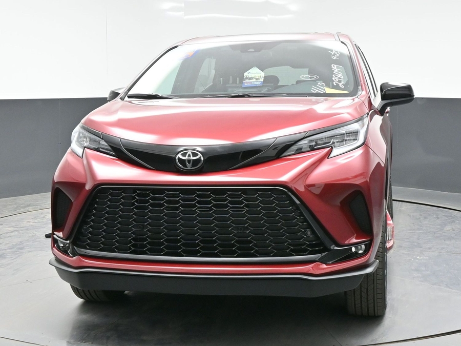 New 2026 Toyota Sienna Hybrid XSE Sport - BraunAbility Side Entry Entry Fold Out Automatic Ramp