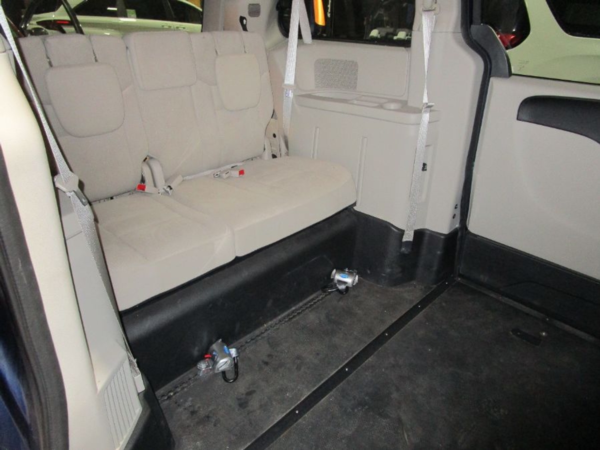 2015 DODGE GRAND CARAVAN - Image 9