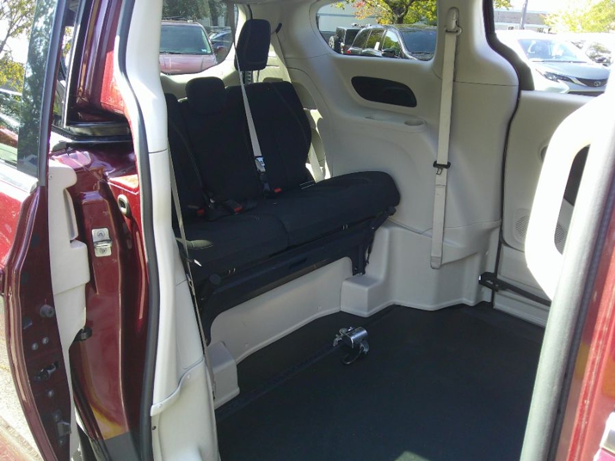 2023 CHRYSLER VOYAGER - Image 13