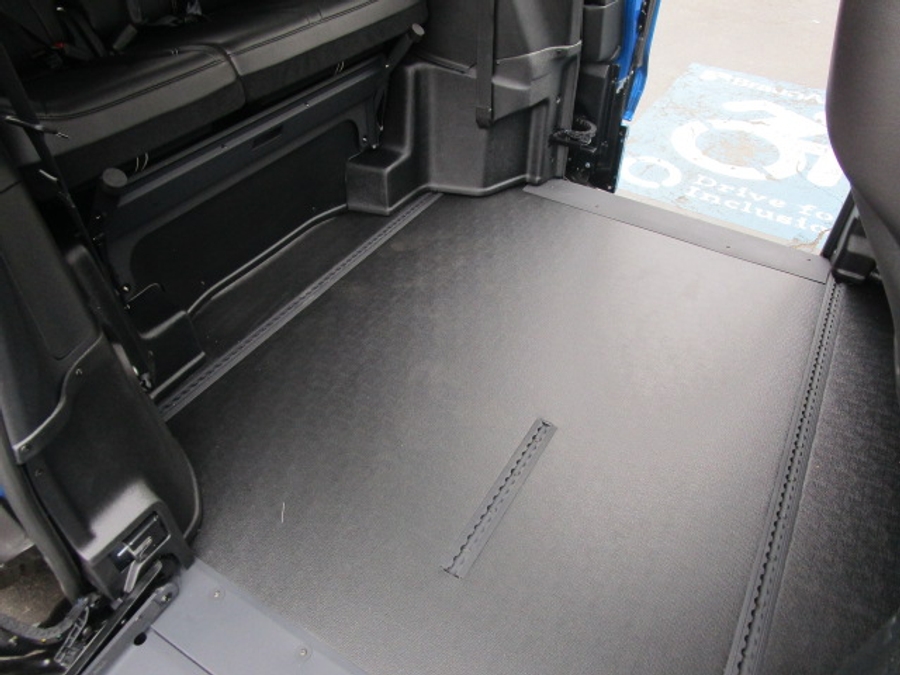 New 2026 Chrysler Pacifica Select Sport - BraunAbility Side Entry Fold Out Automatic Ramp