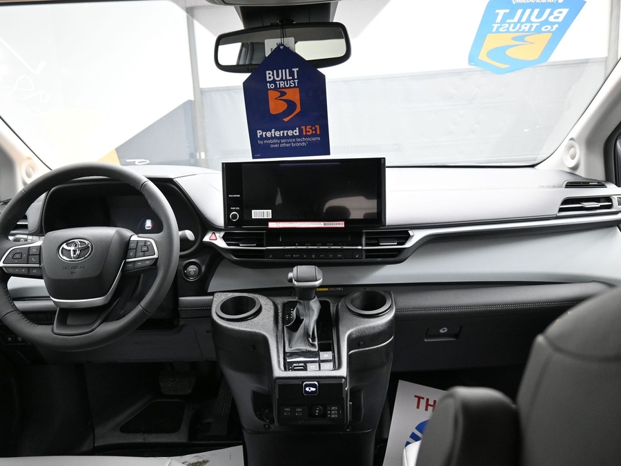 New 2025 Toyota Sienna Hybrid XLE Plus - BraunAbility Side Entry Entry Fold Out Automatic Ramp