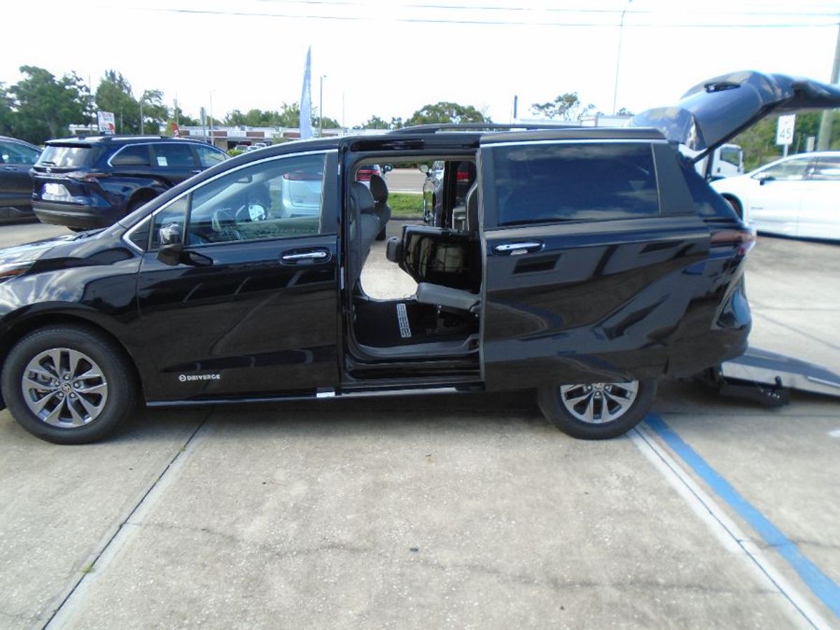 2024 TOYOTA SIENNA - Image 13