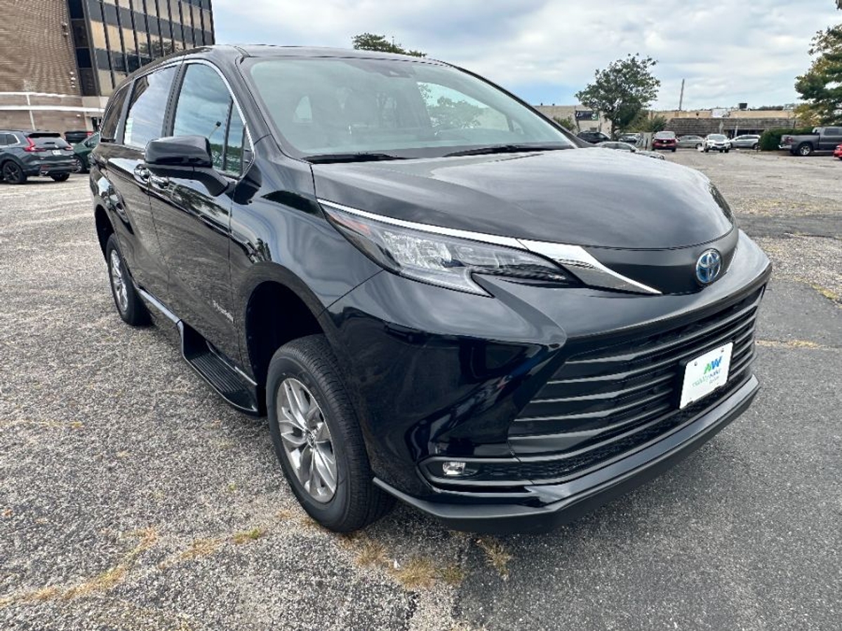 2025 TOYOTA SIENNA - Image 3