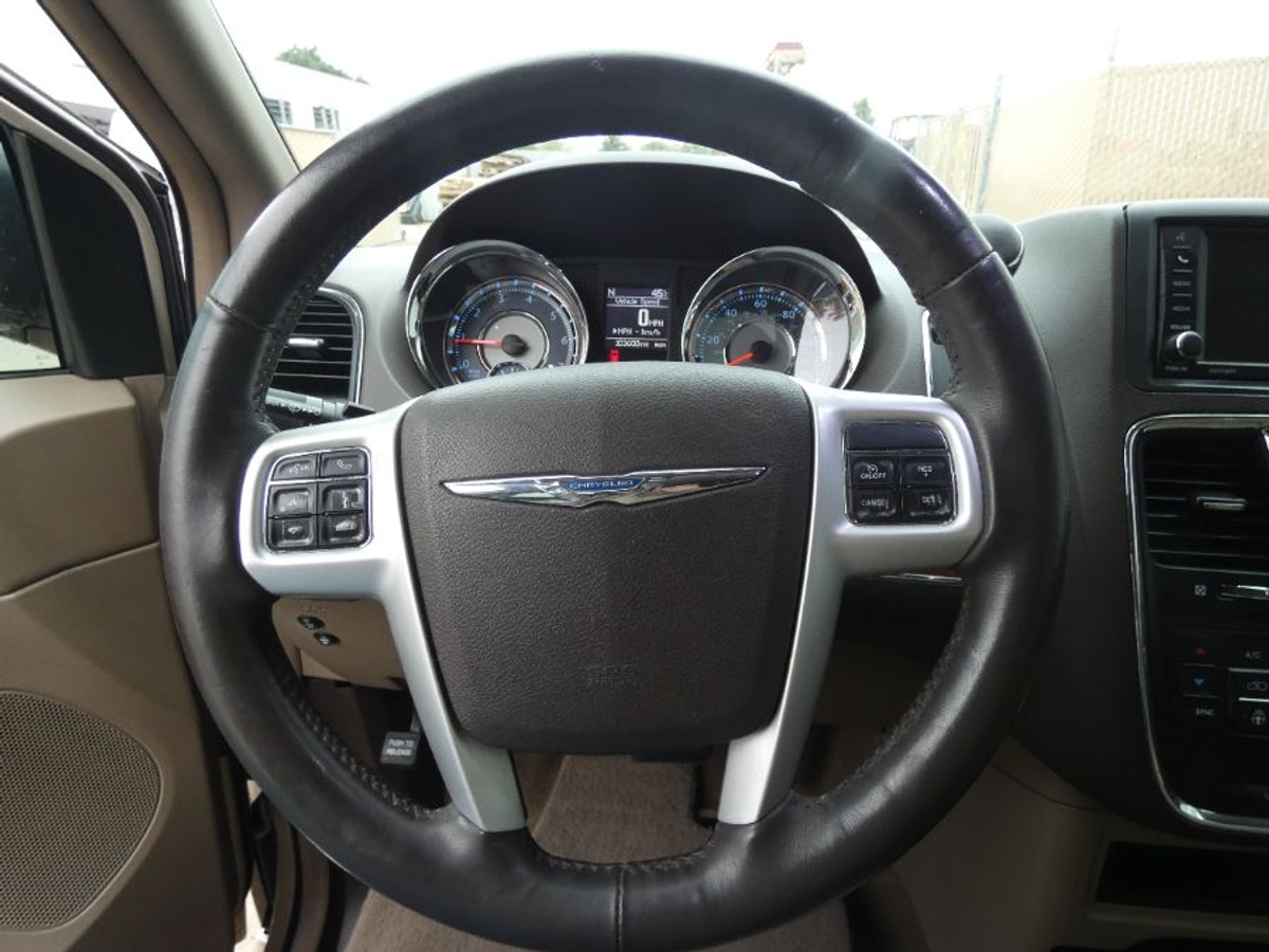 2015 CHRYSLER TOWN AND COUNTRY - Image 15