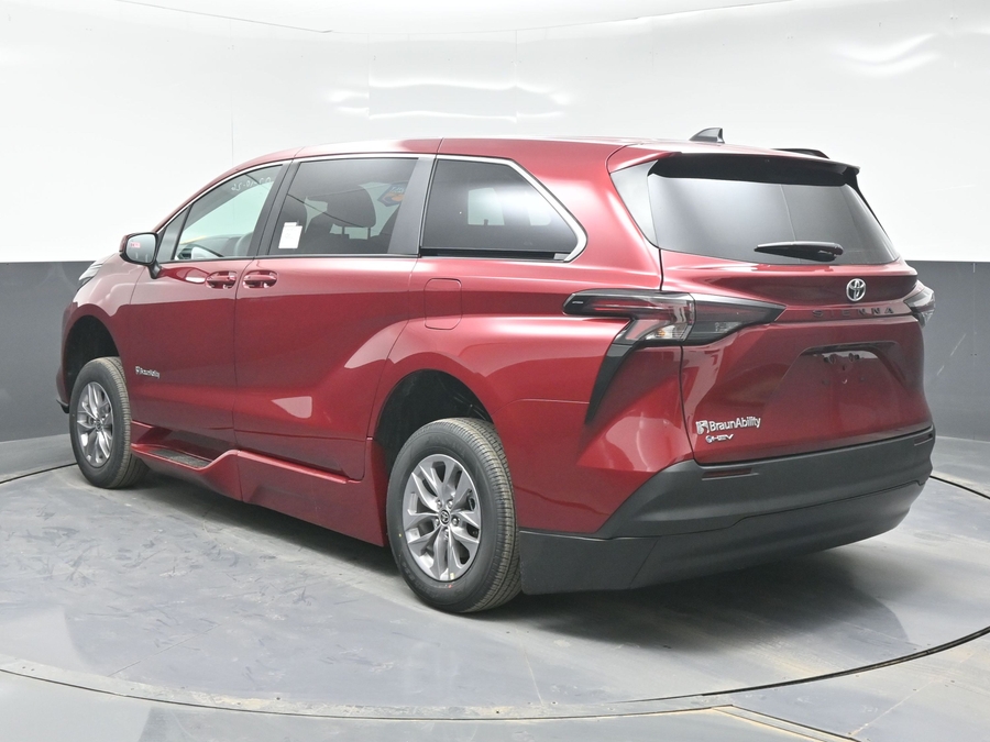 New 2026 Toyota Sienna Hybrid LE - BraunAbility Side Entry Fold Out Automatic Ramp