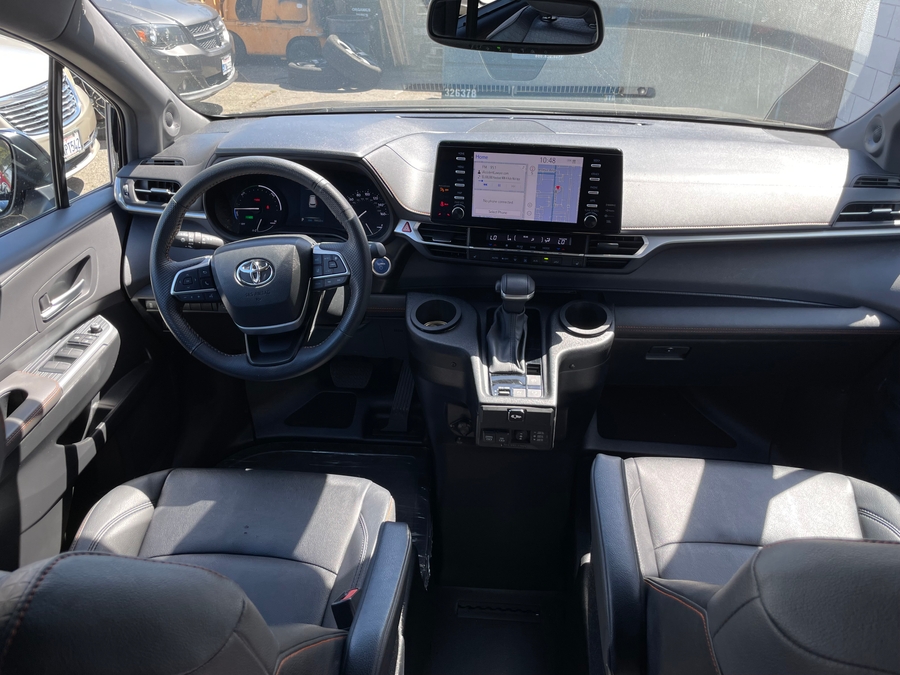 Used 2024 Toyota Sienna Hybrid  - BraunAbility Side Entry Entry Fold Out Automatic Ramp