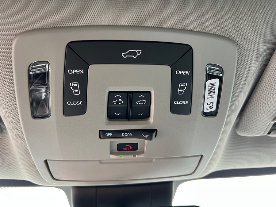 Used 2025 Toyota Sienna Hybrid XLE Plus - BraunAbility Side Entry Entry Fold Out Automatic Ramp