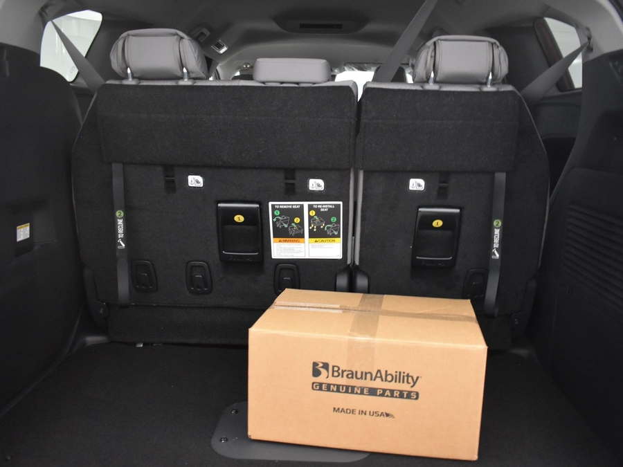 New 2025 Toyota Sienna Hybrid LE - BraunAbility Side Entry Entry Fold Out Automatic Ramp