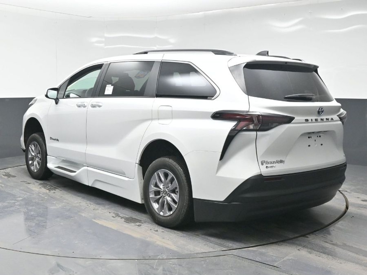 2025 TOYOTA SIENNA - Image 6