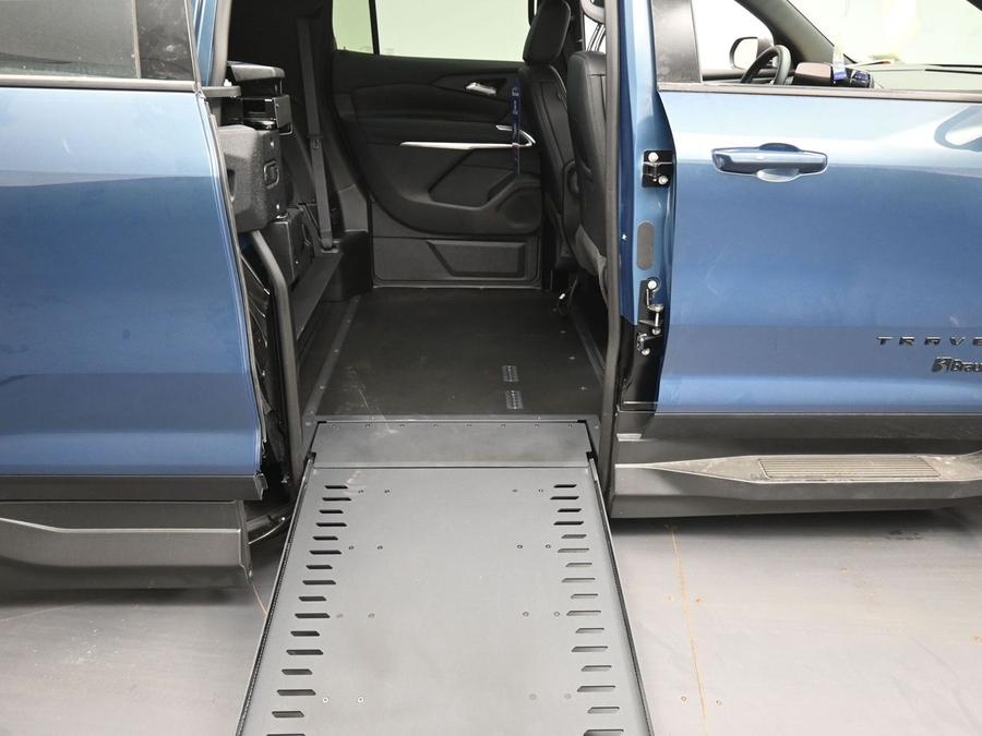 New 2026 Chevrolet Traverse 1LT Midnight - BraunAbility Side Entry Entry In Floor Automatic Ramp
