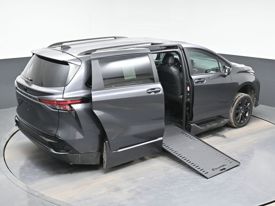 New 2025 Toyota Sienna Hybrid XSE Sport - BraunAbility Side Entry Entry In Floor Automatic Ramp