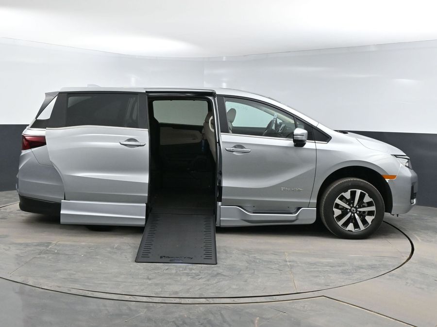 New 2025 Honda Odyssey EX-L - BraunAbility Side Entry Entry In Floor Automatic Ramp