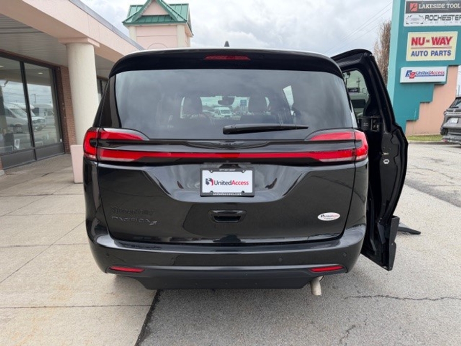 Used 2024 Chrysler Pacifica Touring L - BraunAbility Side Entry Entry Fold Out Automatic Ramp