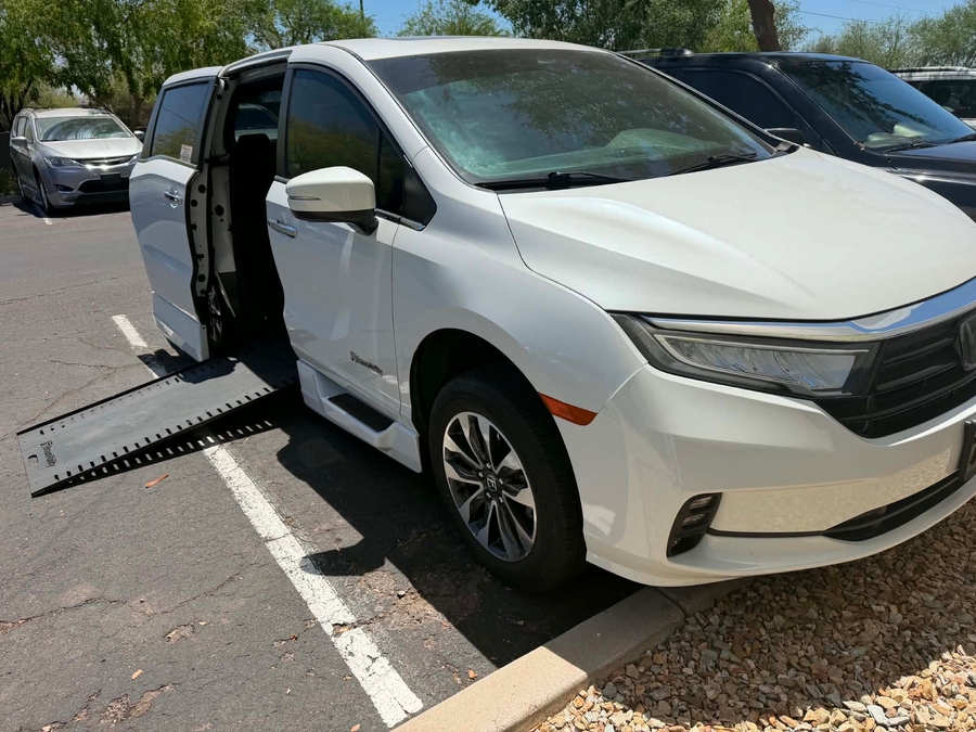 Used 2023 Honda Odyssey EX-L - BraunAbility Side Entry Entry In Floor Automatic Ramp