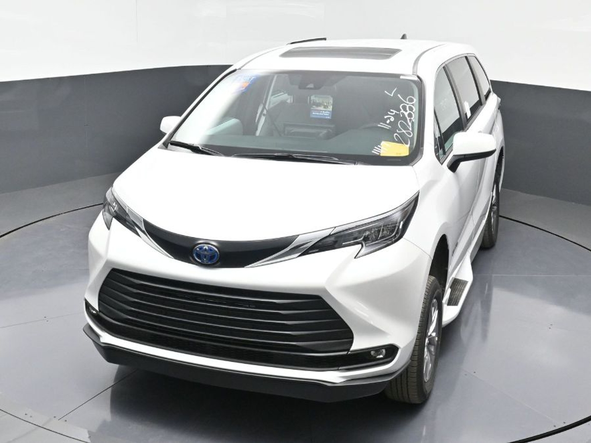 2025 TOYOTA SIENNA - Image 24