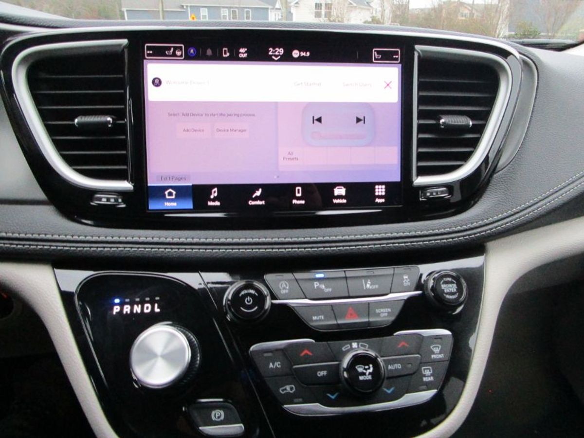 Número de imagen rojo Chrysler Pacifica 6