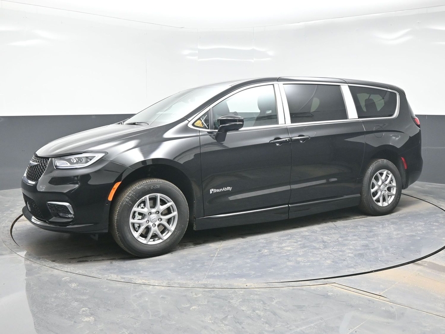 Black Chrysler Pacifica image number 2