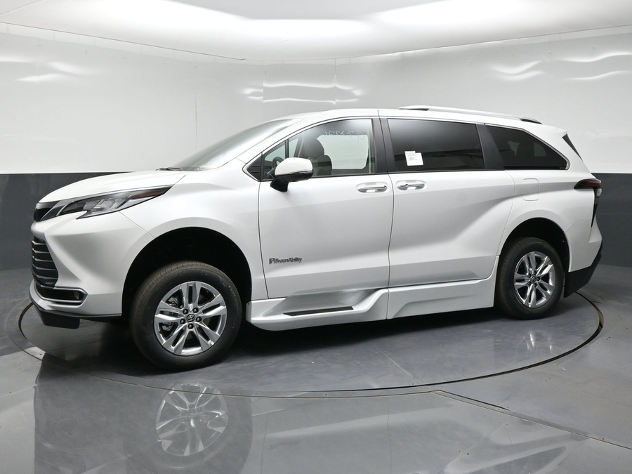 New 2026 Toyota Sienna Hybrid Limited - BraunAbility Side Entry Fold Out Automatic Ramp