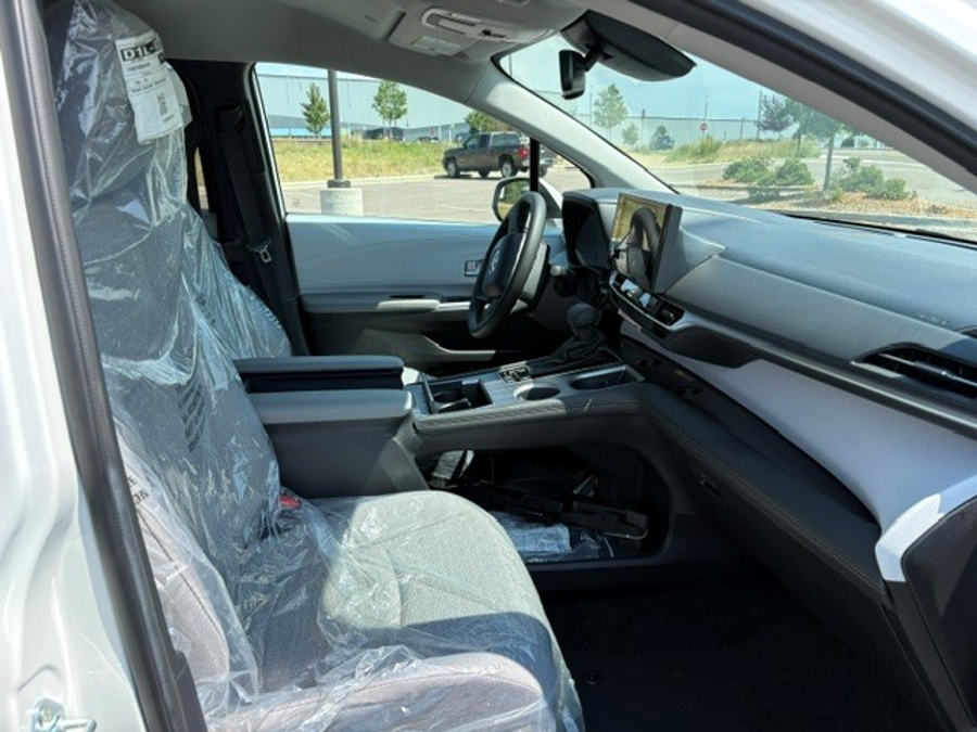 New 2026 Toyota Sienna Hybrid LE - Vantage Mobility Rear Entry Fold Out Manual Ramp