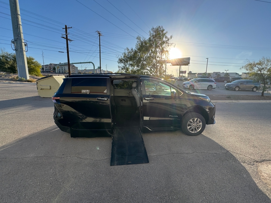 Used 2024 Toyota Sienna Hybrid XLE Base - BraunAbility Side Entry Entry Fold Out Automatic Ramp
