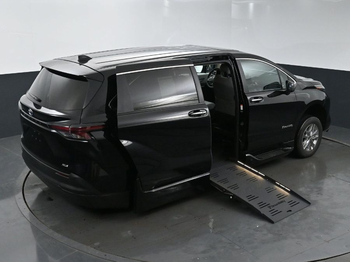2025 TOYOTA SIENNA - Image 26