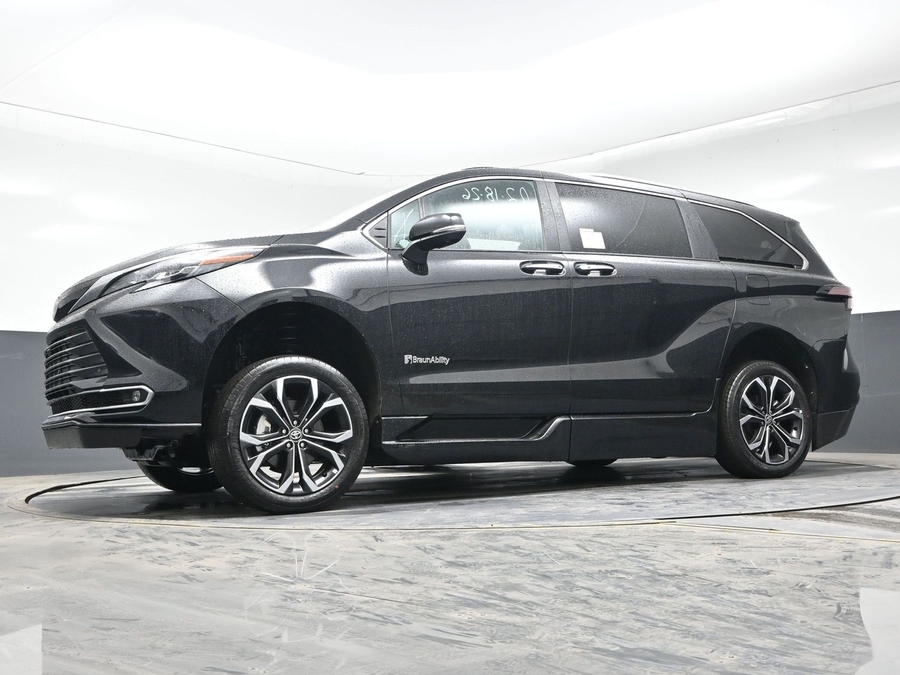 Midnight Black Metallic Toyota Sienna image number 17