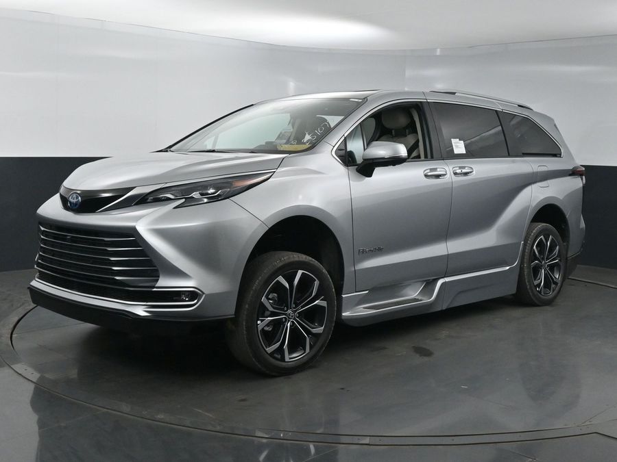 New 2025 Toyota Sienna Hybrid Platinum - BraunAbility Side Entry Entry In Floor Automatic Ramp