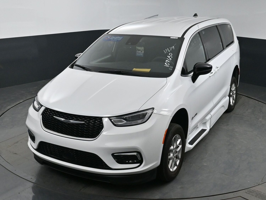 Used 2024 Chrysler Pacifica Touring-L - BraunAbility Side Entry Entry In Floor Automatic Ramp