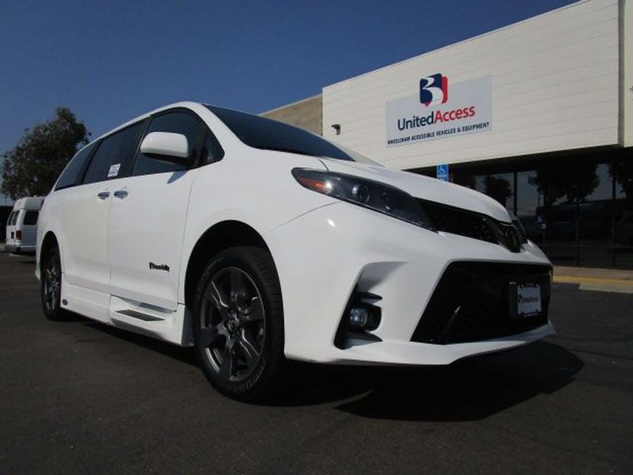 Used 2020 Toyota Sienna SE - BraunAbility Side Entry Entry In Floor Automatic Ramp