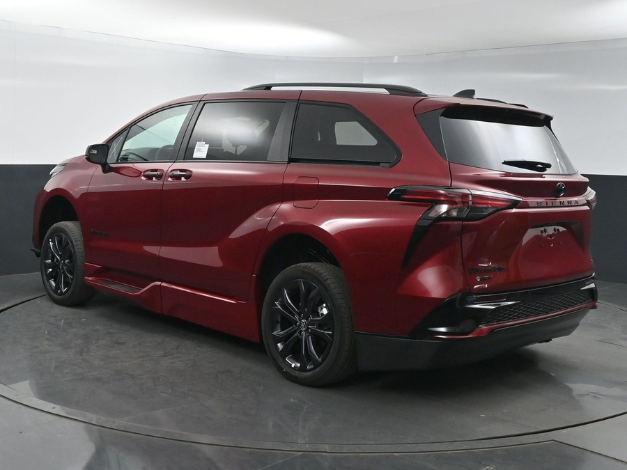 New 2025 Toyota Sienna Hybrid XSE Sport - BraunAbility Side Entry Entry In Floor Automatic Ramp