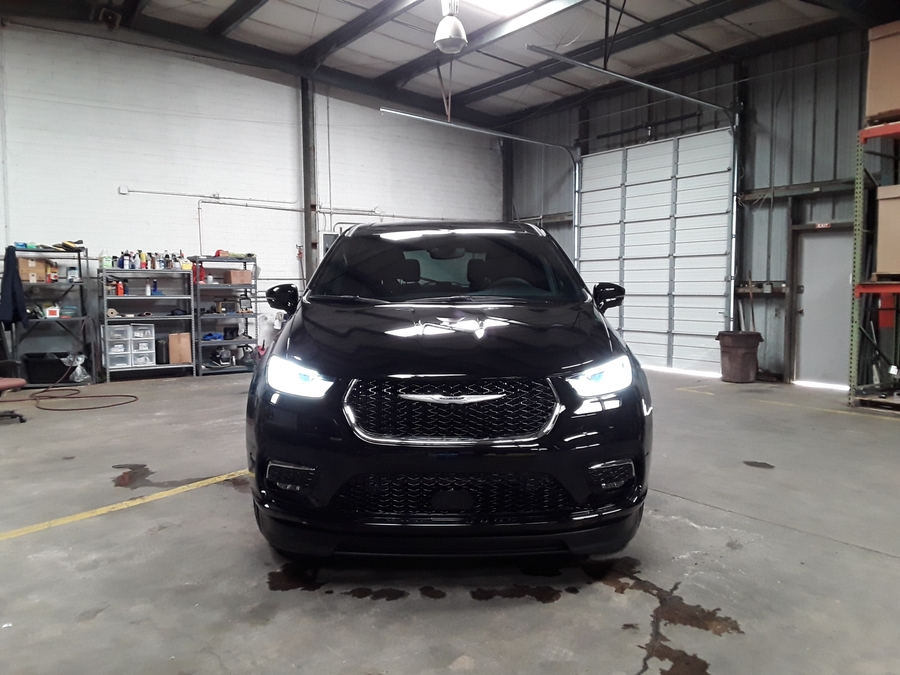 Black Chrysler Pacifica image number 1