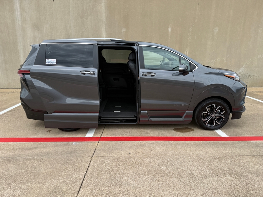 New 2025 Toyota Sienna Hybrid Platinum AWD - VMI Side Entry Entry In Floor Automatic Ramp