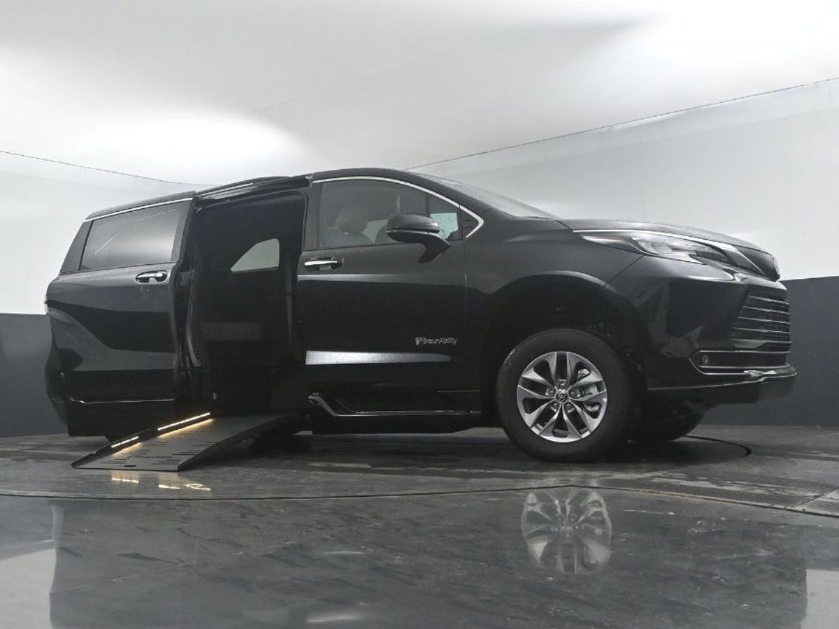 2025 TOYOTA SIENNA - Image 19